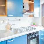 Casa Tipica Ligure Lungomare In Pieno Centro Апартаменты *